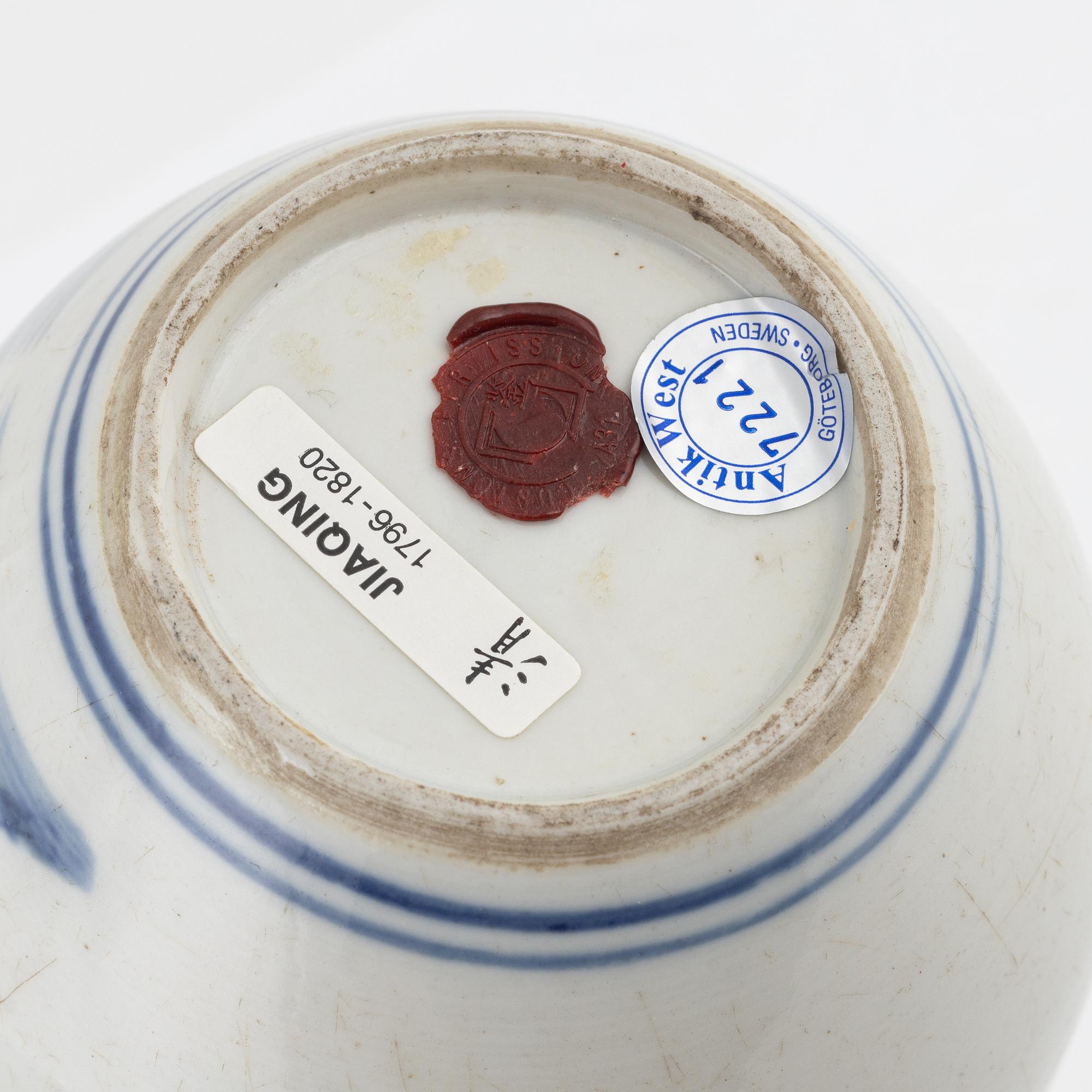 Urna, porslin, Kina, Qingdynasti, 1800-talets första hälft.