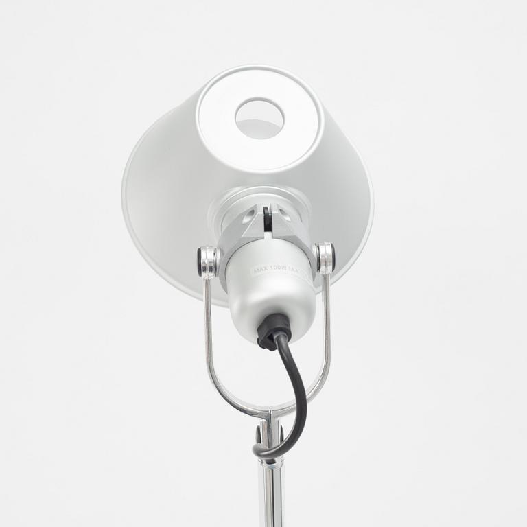 Michele De Lucchi & Giancarlo Fassina, golvlampor, ett par "Tolomeo", Artemide, Italien.