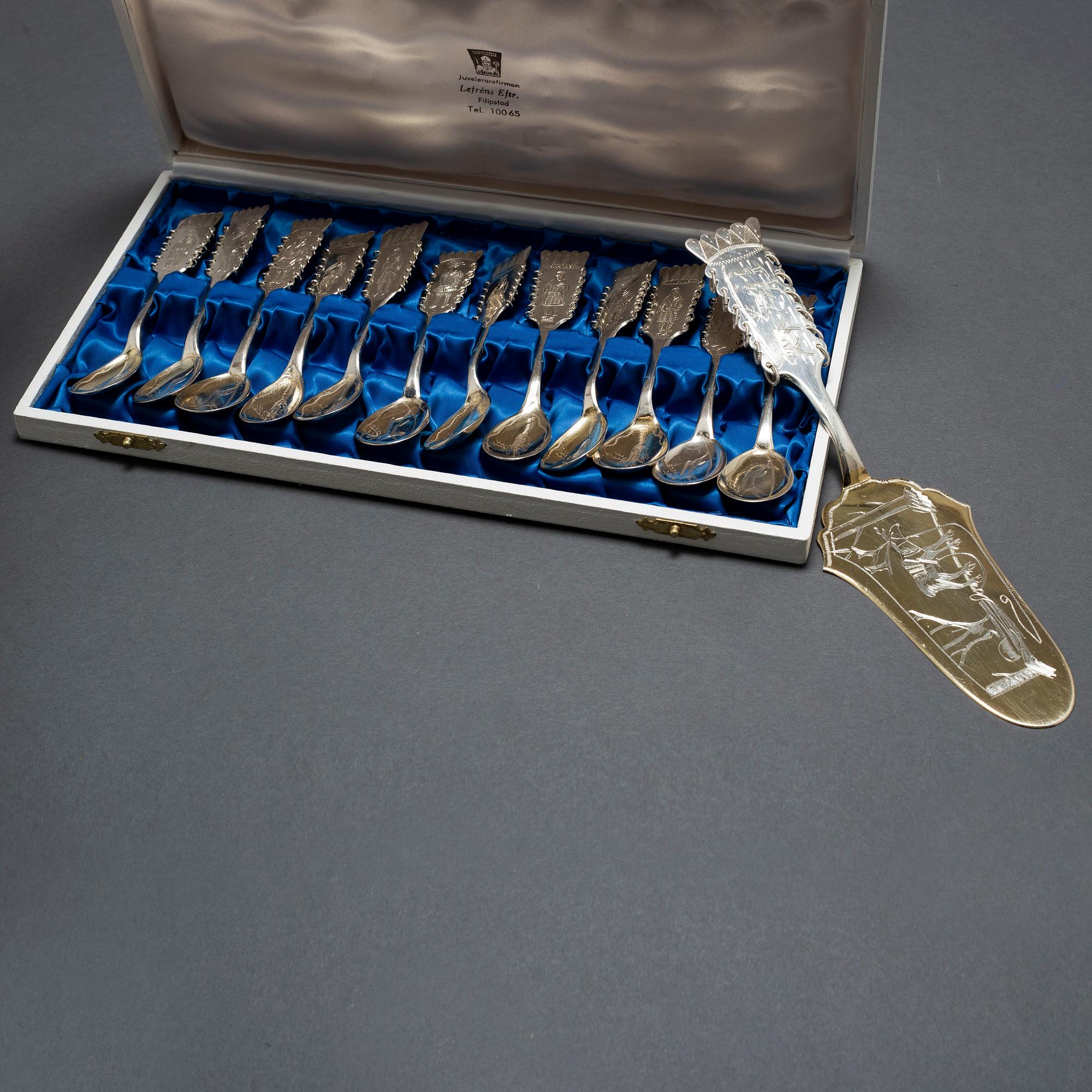 A SILVER CAKE KNIFE AND 12 COFFEE SPOONS, samian, second half of the 20th century.