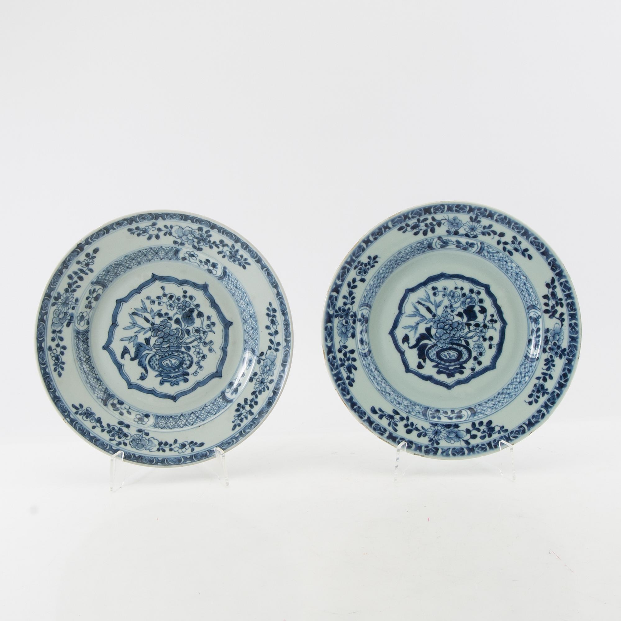 A group of 10 odd blue and white dinner plates, Qing dynasty, 18th/19th century.