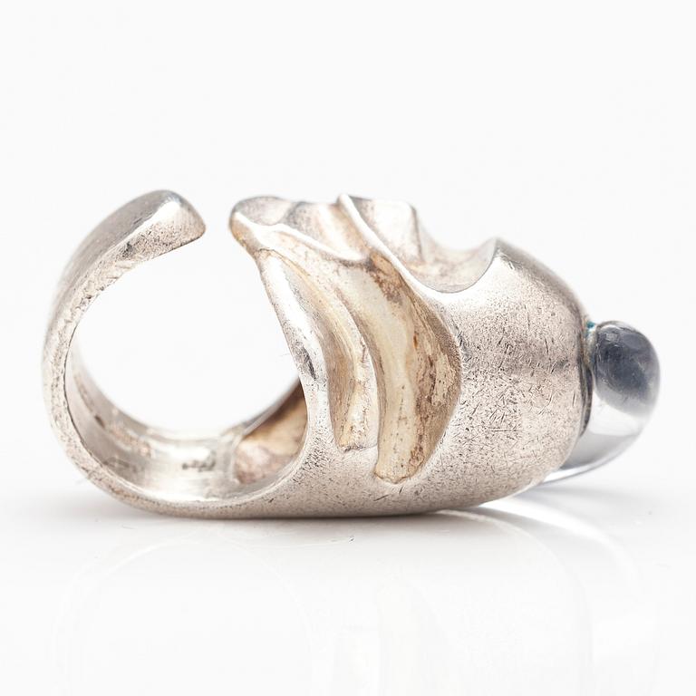 BJÖRN WECKSTRÖM, A sterling silver and acrylic ring "Jaara's helmet". Lapponia 1971.