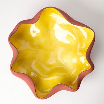 Annika Svensson, stor skål, "Böljande gul", egen ateljé, 2004.