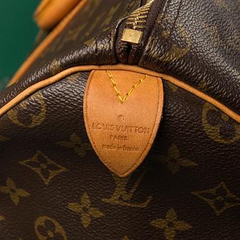 A monogram canvas weekendbag "Keepall 50" by Louis Vuitton.