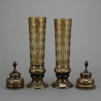 GLASPOKALER, ett par, Böhmen, omkring 1900.