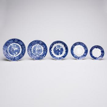 ASTIASTO, 86 osaa, posliinia, "Maisema" Arabia, 1964-1971.