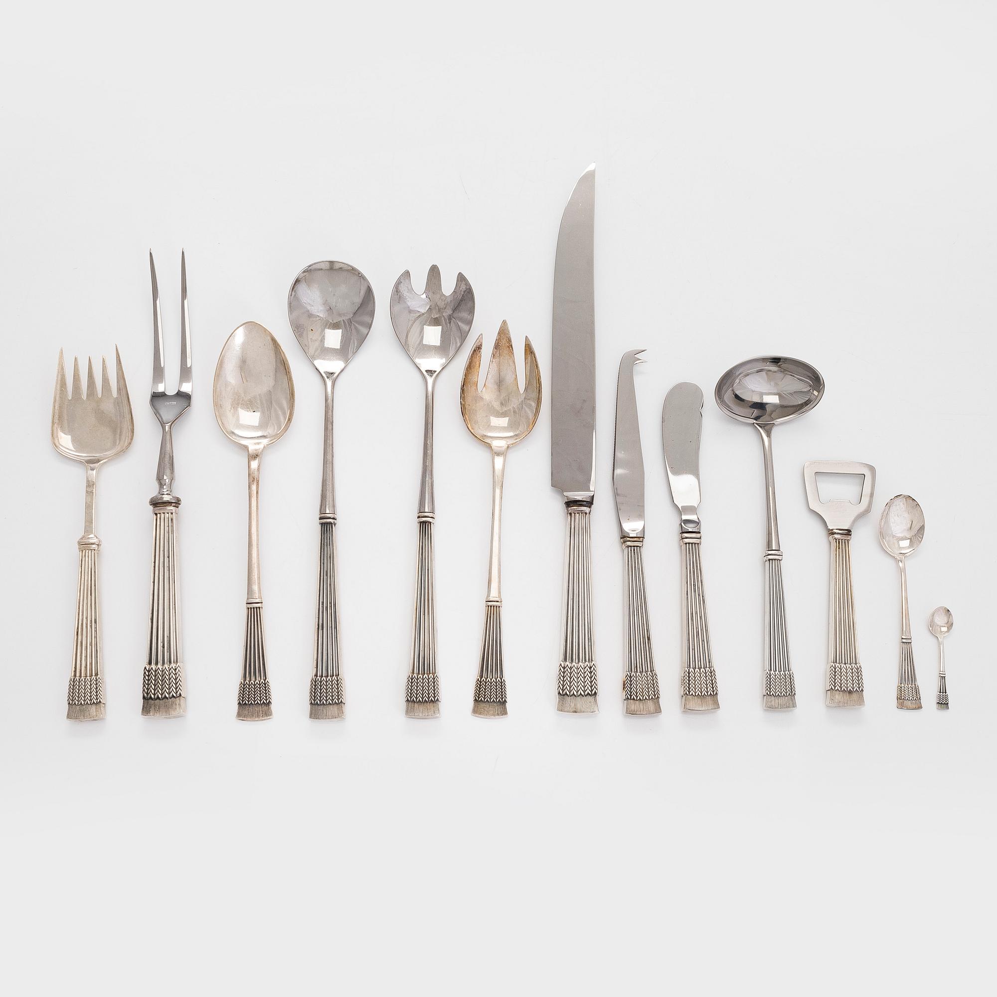 Mauno Honkanen, an 115-piece set of 'Tähkä' silver cutlery, Tillander Helsinki. In wooden box.