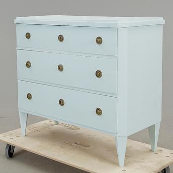 BYRÅ, gustaviansk stil, omkring 1800-talets mitt.