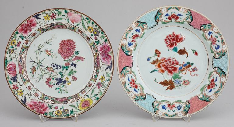 A set of five famille rose dinner plates, Qing dynasty, Qianlong (1736-95).