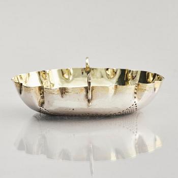 A small German parcel-gilt silver bowl (wine tasting bowl), mark of Johannes Kilian, Augsburg 1689-1692.