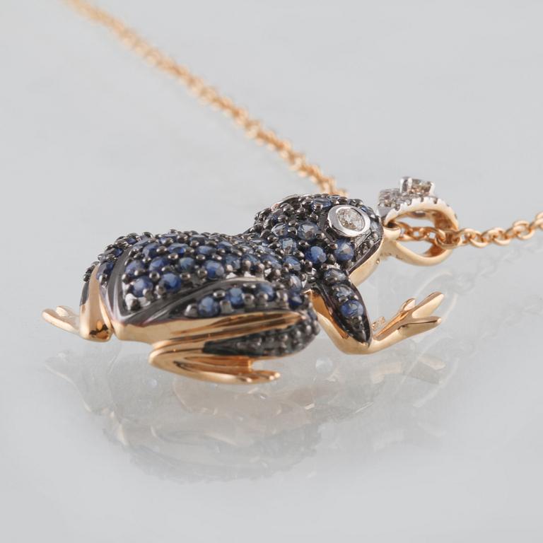 HÄNGE, 18K guld med briljantslipade diamanter och fasettslipade blå safirer ca 0.60 ct. Vikt 4,8 gram.
