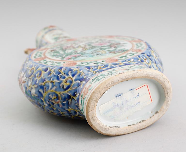 PILGRIMSKRUS, porslin, Kina, 1800-tal.