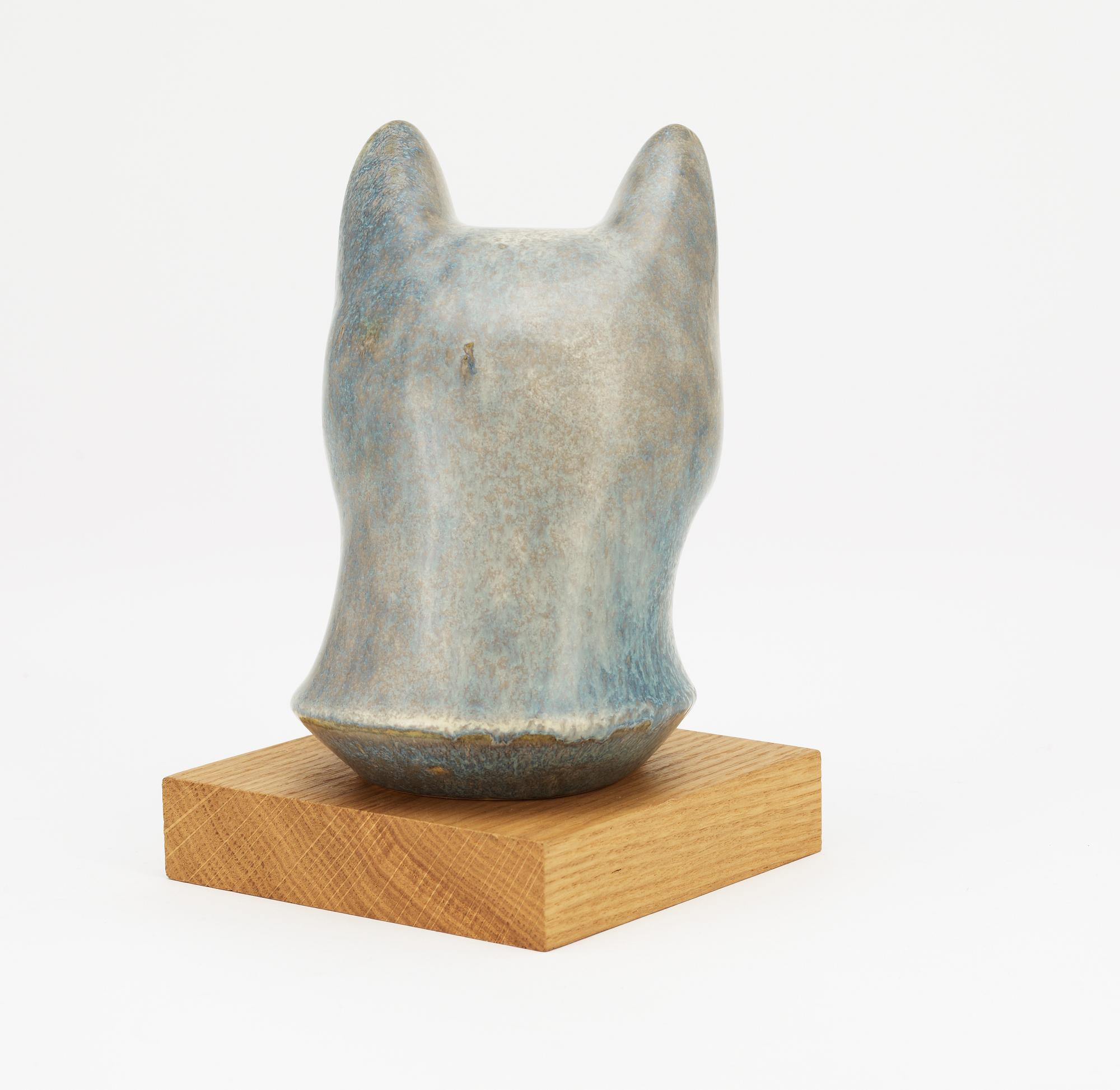 A Gunnar Nylund stoneware figure of a cat's head, Rörstrand.