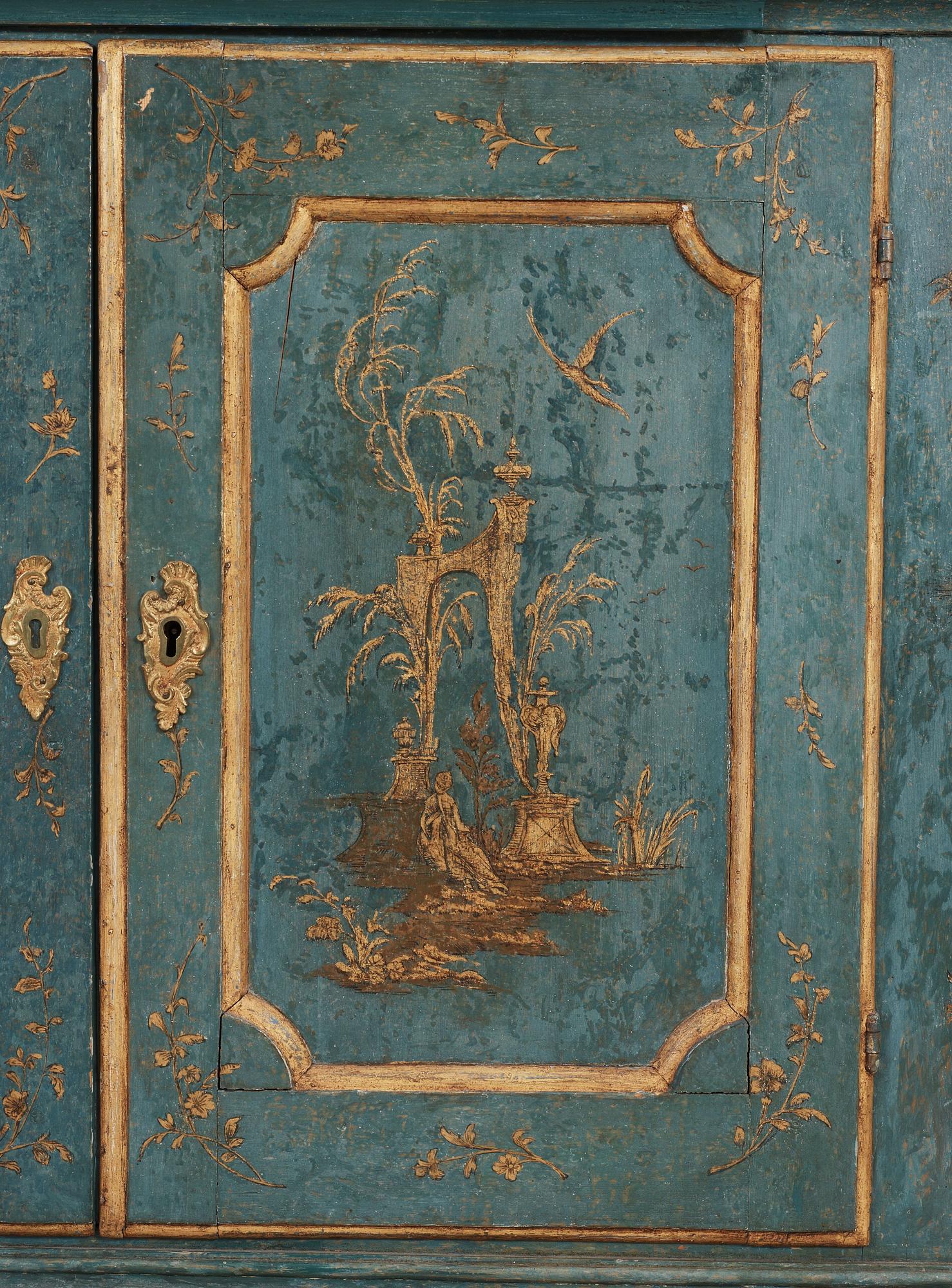 VITRINSKÅP. Sverige, 1700-talets andra hälft. Rokoko.