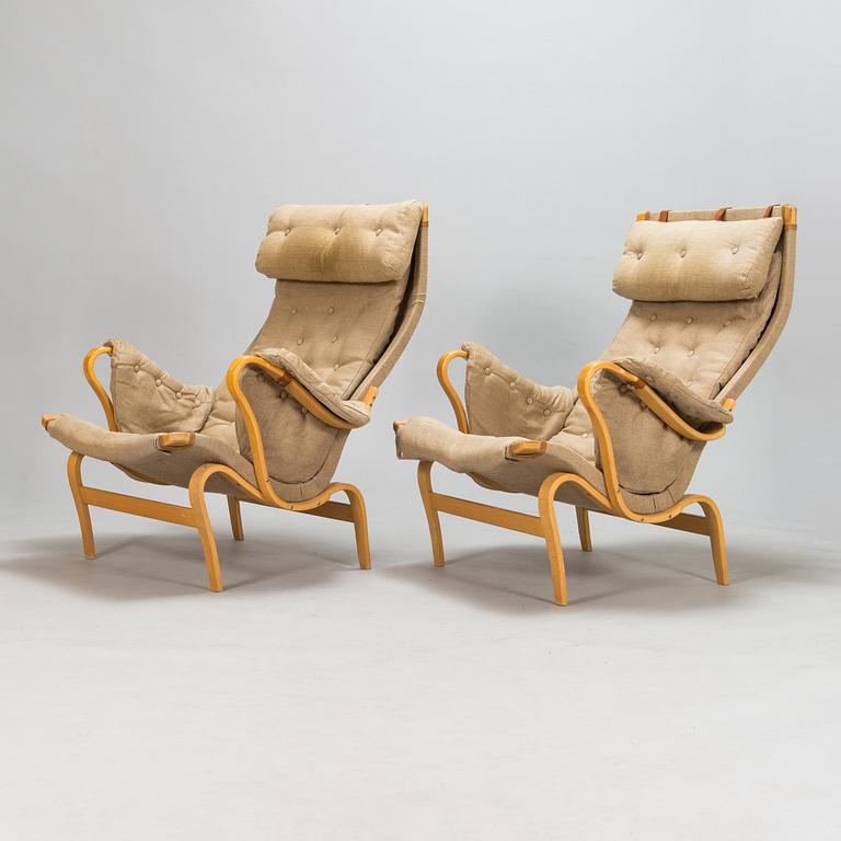 Bruno Mathsson,  fåtöljer ett par, "Pernilla", Dux, 1900-talets slut.