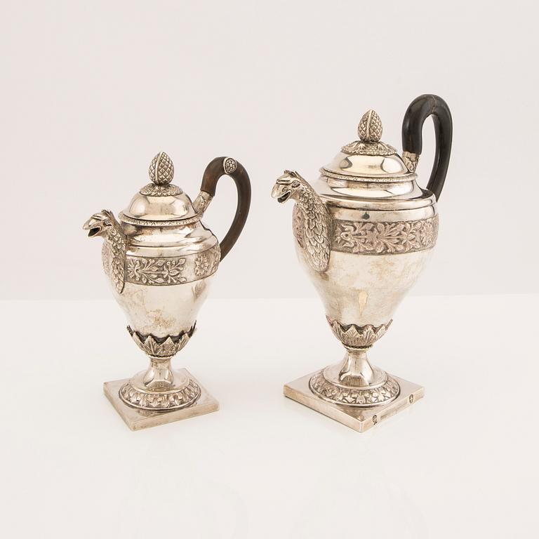 A three pcs Empire silver tea service unknown hallmarks, toal weight 1133 grams.