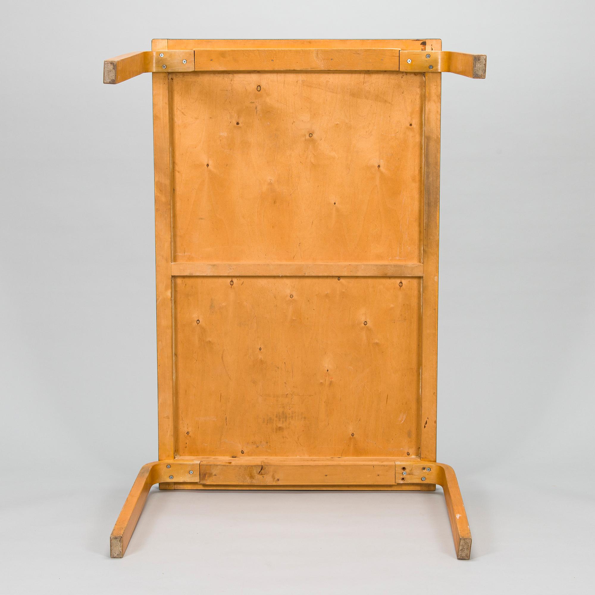 Alvar Aalto, matbord, modell 82, O.Y. Huonekalu- ja Rakennustyötehdas A.B. skiftet av 1950/1960-tal.