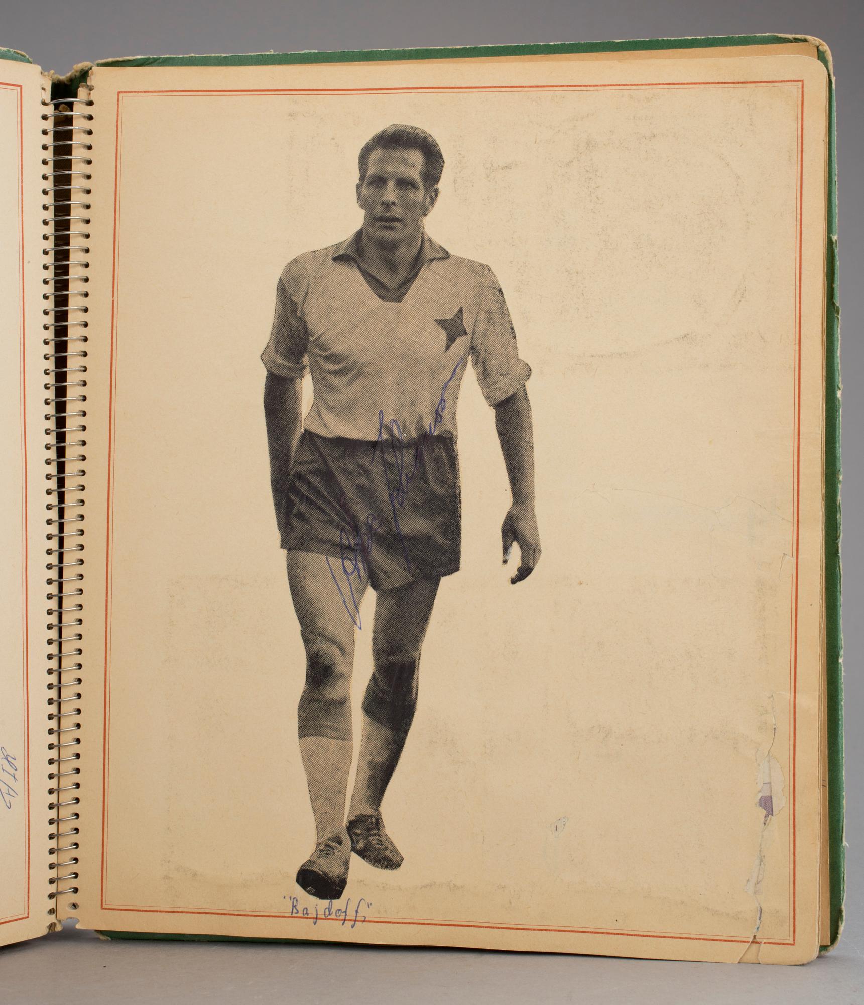 SAMLING FOTBOLLSAUTOGRAFER, bla Ryska landslaget -64, Benfica, Nacka Skoglund, Prawitz Öberg, 1960-70-tal.