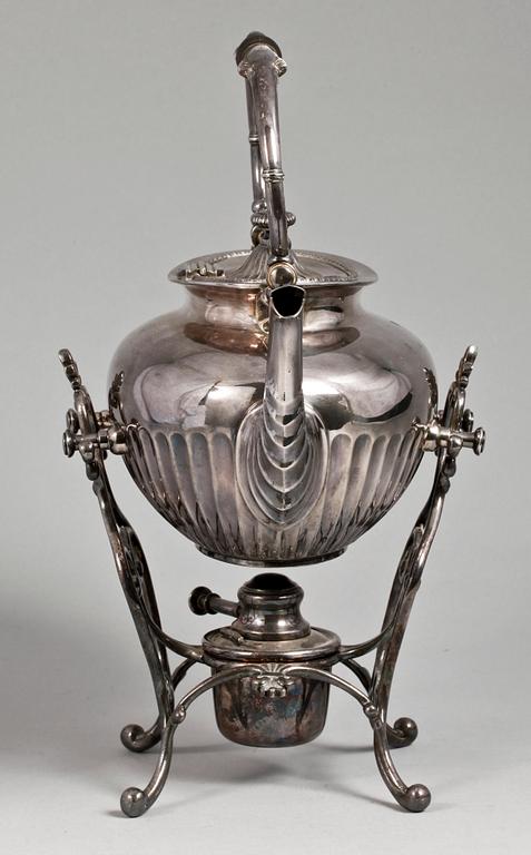 TEKANNA PÅ RECHAUD, nysilver, A.G. Dufva. Tidigt 1900-tal.