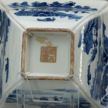 SKÅLAR, ett par. Qing dynastin. Jiaqing (1796-1820).