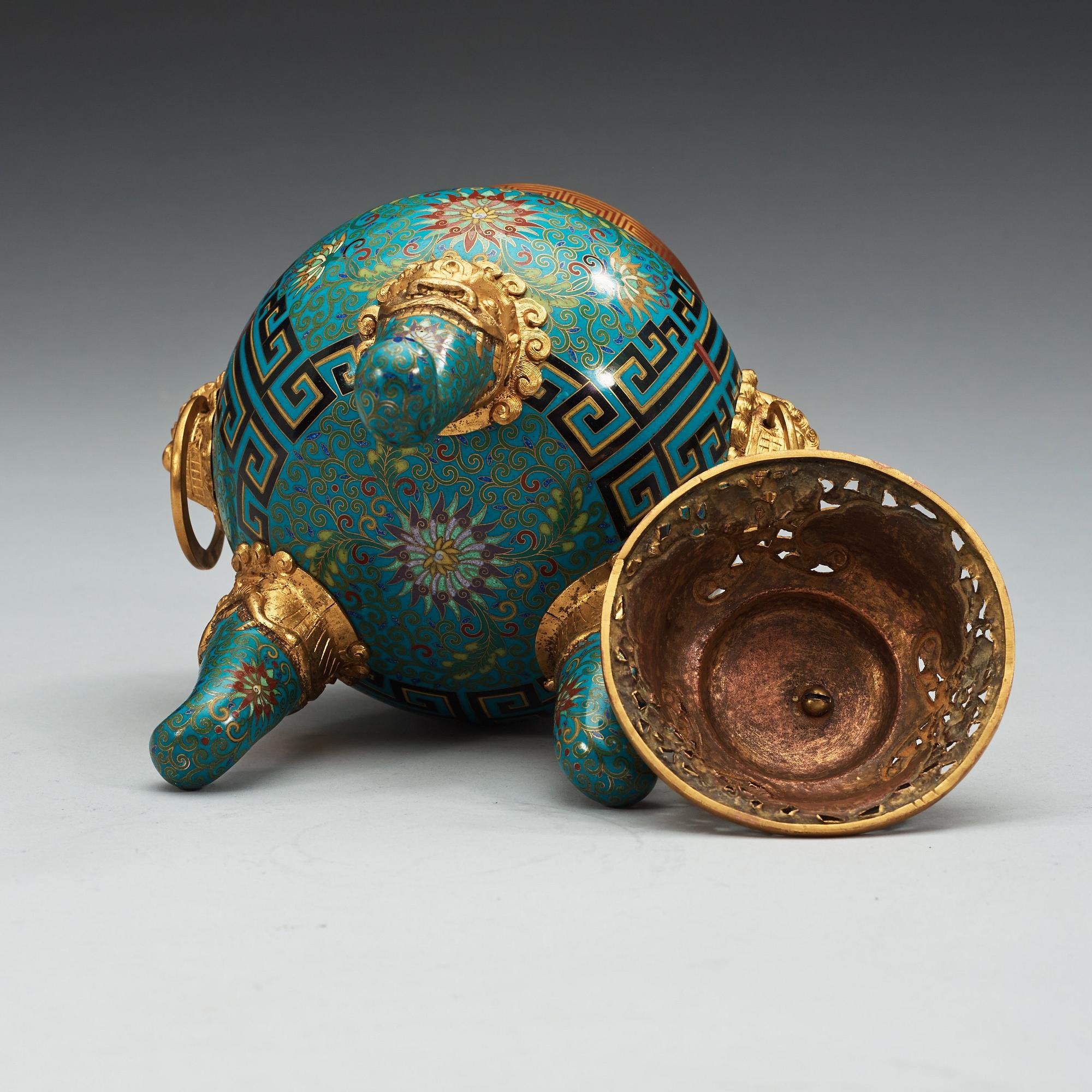A cloisonné tripod censer, late Qing Dynasty (1644-1912)/ early 20th Century, bearing a Lao Tian Li mark.