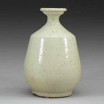 FLASKA, keramik. Choson, Korea, 17/1800-tal.