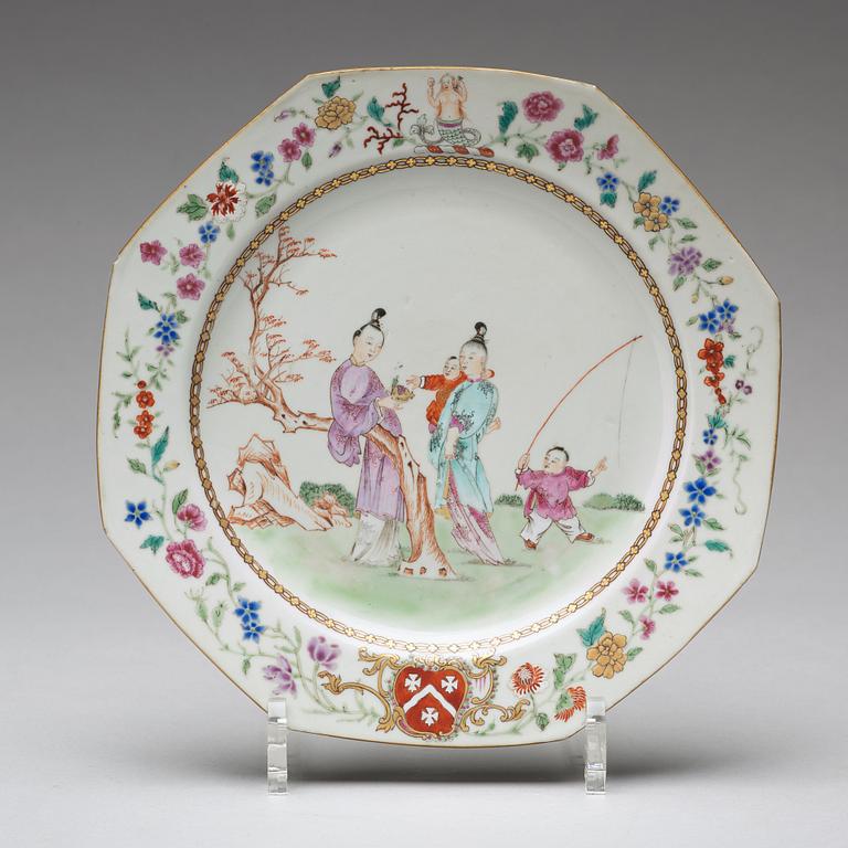 A set of four armorial dinner plates, Qing dynasty, Qianlong (1736-95).