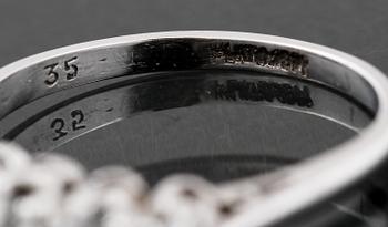 RING, platina med 5 äldre briljantslipade diamanter, utländska stämplar. Vikt 3,3 g.
