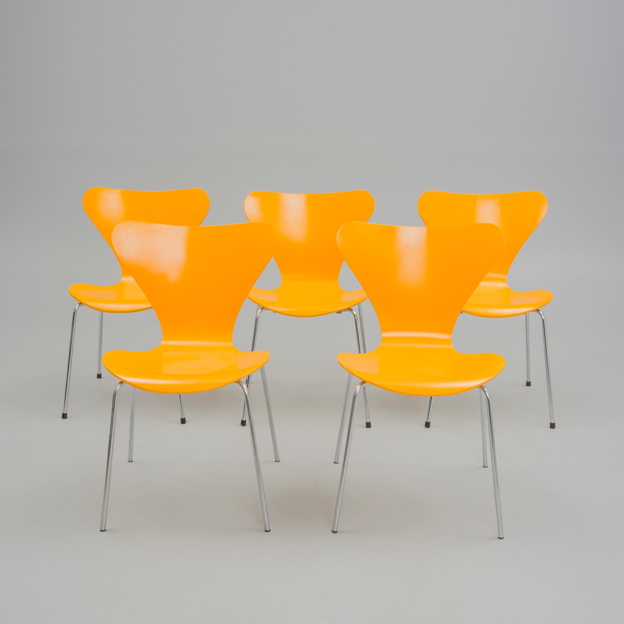 STOLAR, 2+3 st, "Sjuan" Arne Jacobsen, Fritz Hansen, Danmark 1970-tal.