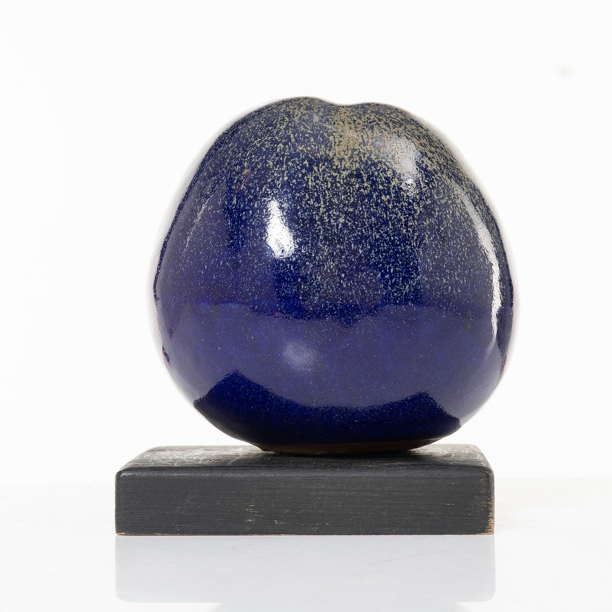 Ulla & Gustav Kraitz, sculpture, Apple.