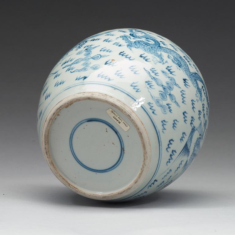 A blue and white phoenix and dragon jar, Qing dynasty, 18th Century.