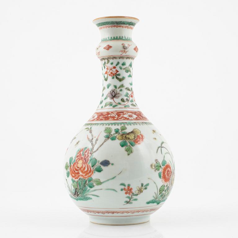 Vas, porslin. Qingdynastin, Kangxi (1662-1722
).