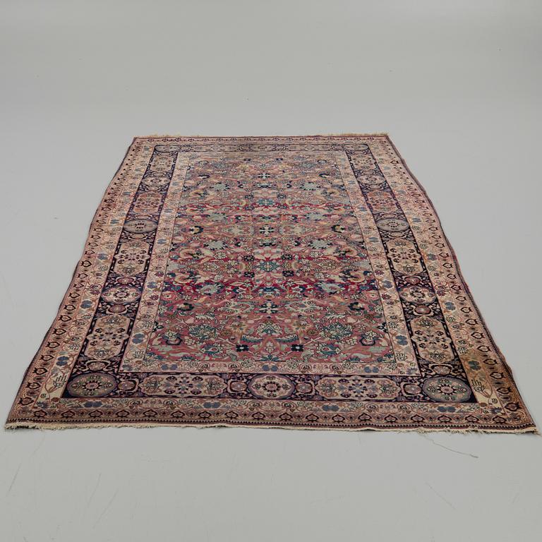Carpet, Tabriz, 288 x 160 cm.