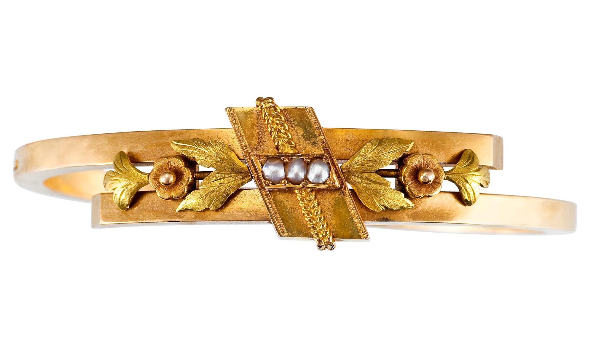 BRACELET.