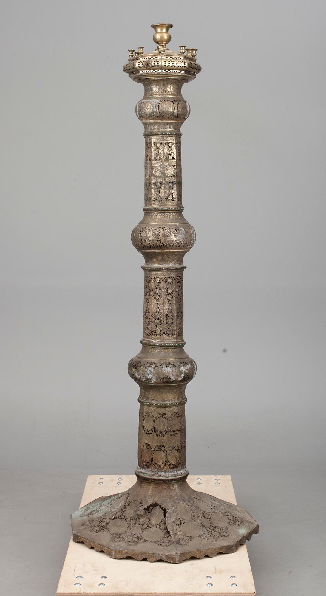 GOLVKANDELABER, mässing, Persien 1800-tal.