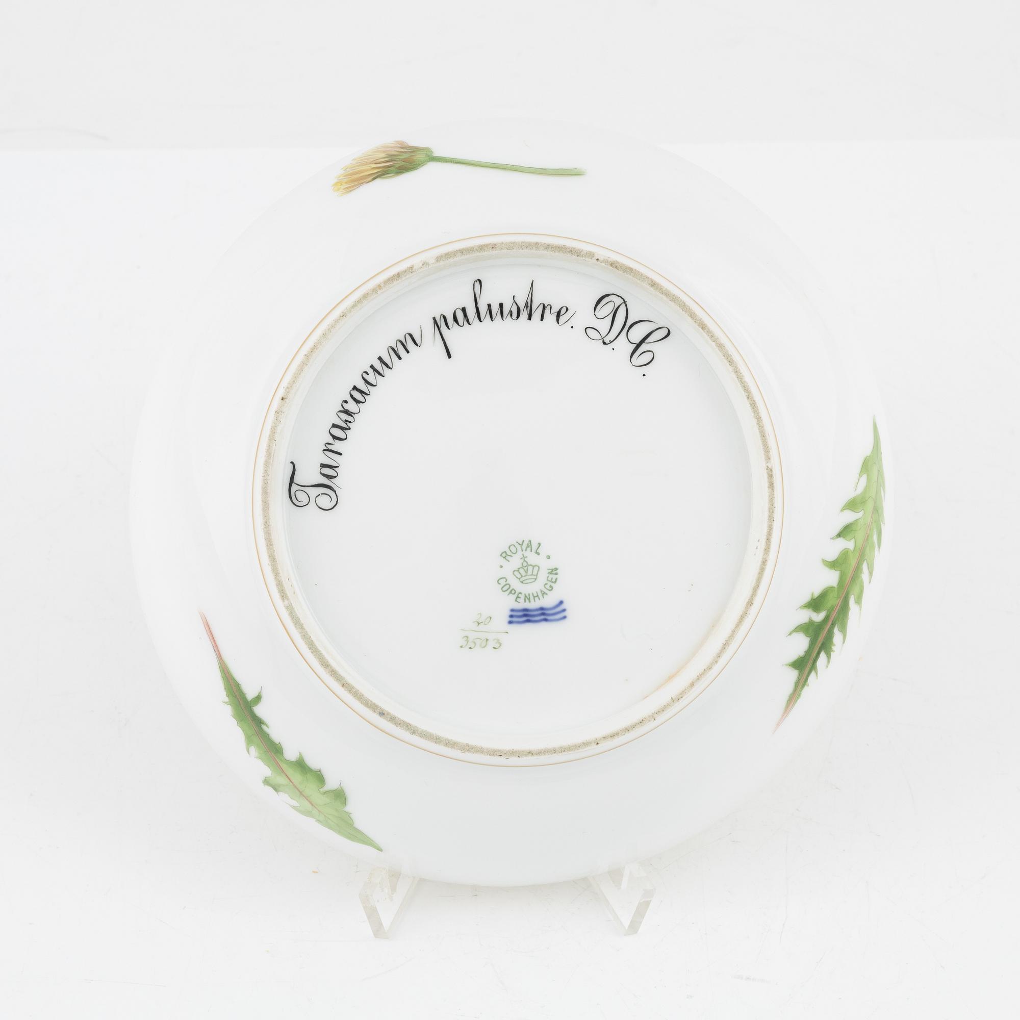 A Royal Copenhagen 'Flora Danica' serving dish, Denmark, 20th century.