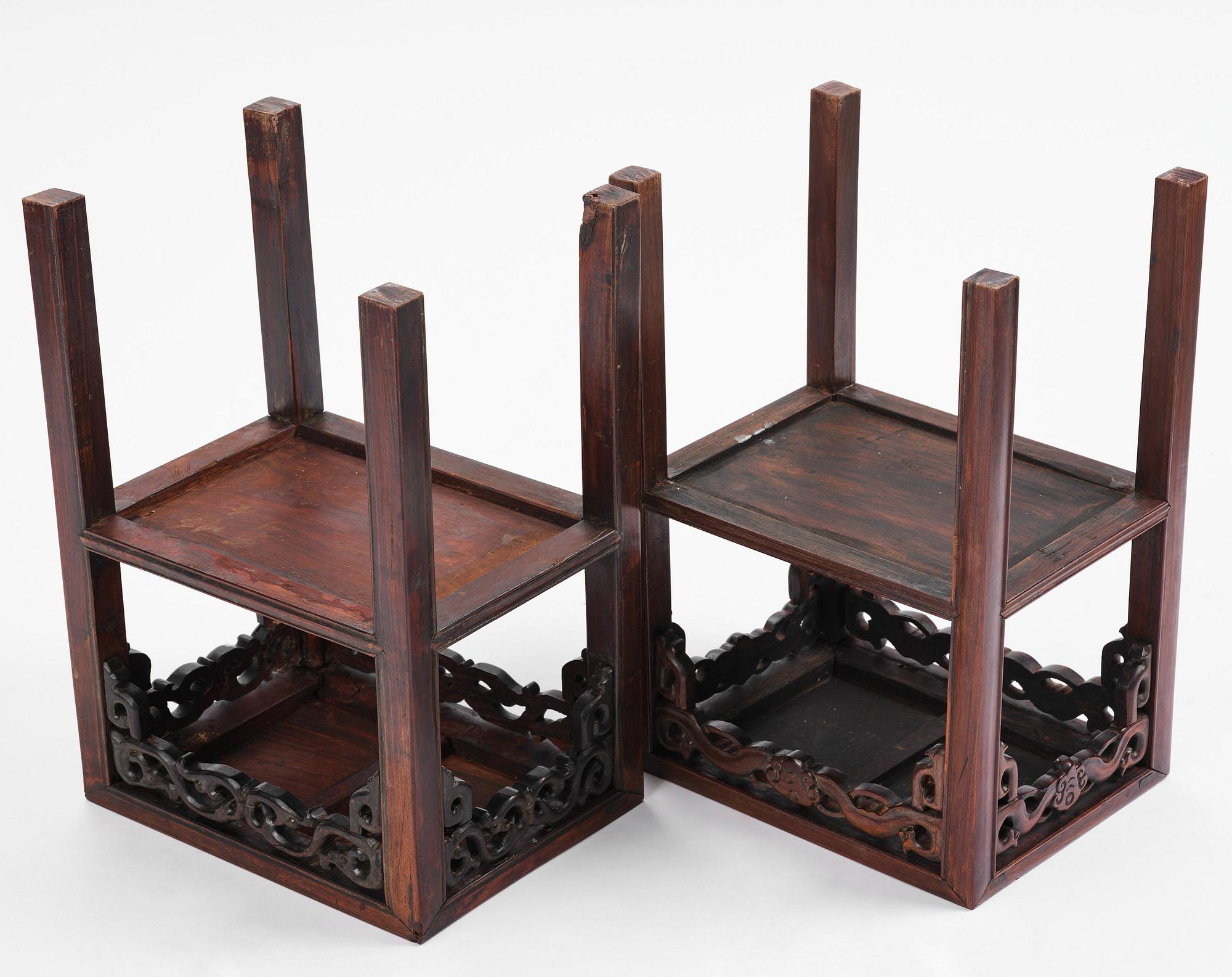 A set of two Chinese hardwood stands/tables, late Qing dynasty.