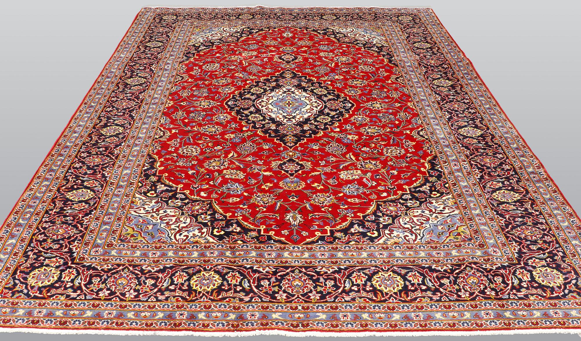 A carpet, Kashan, ca 305 x 205 cm.