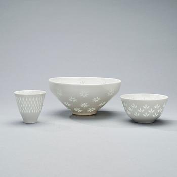 SKÅLAR, 3 st, risporslin, Friedl Holzer-Kjellberg, Arabia, signerad.