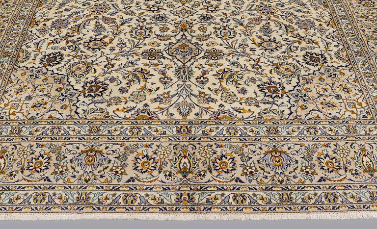 A carpet, Kashan, ca 400 x 288 cm.