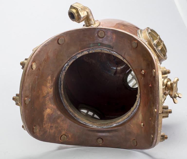 DYKARHJÄLM, kopia efter "U.S Navy Diving Helmet Mark V. Morse Diving Equipment Co Inc. Boston Mass. Date 7-17-41.