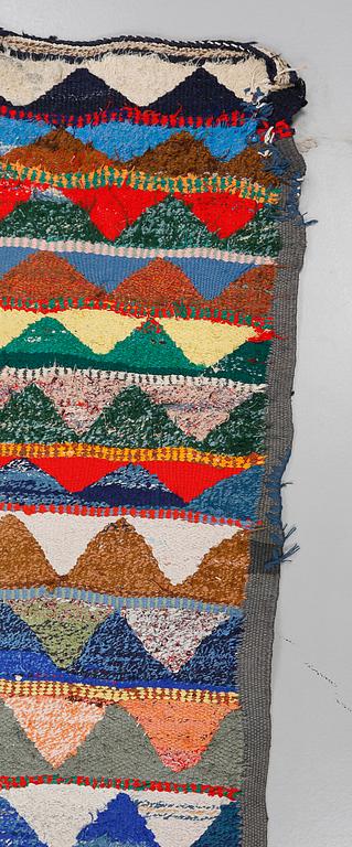 MATTA, modern tillverkning, ca 340 x 130 cm.