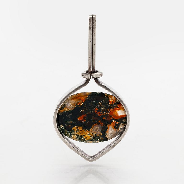 Elis Kauppi, a silver pendant with moss agate. Kupittaan kulta, Turku 1960.