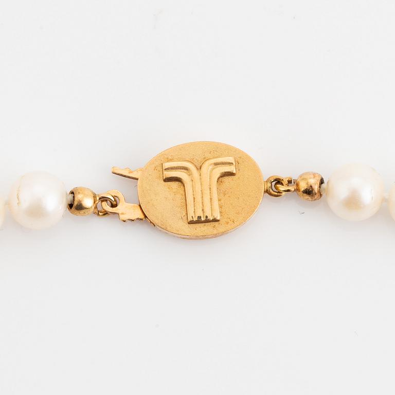 Cultured pearl necklace, clasp 18K gold.