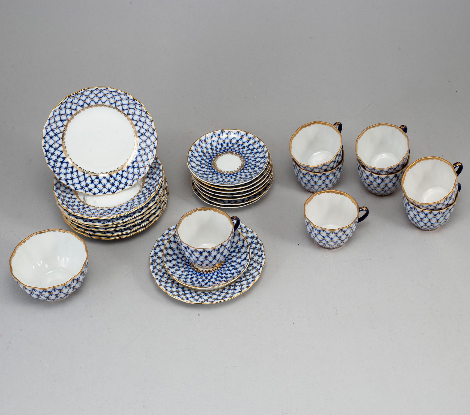 A 17-piece "Cobalt net" porcelain tableware set, Lomonosov, Soviet Union.