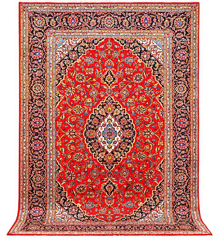 A Kashan carpet, a. 305 x 200 cm.