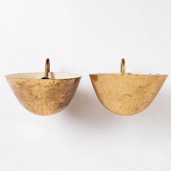 Carl-Axel Acking, a pair of brass wall lamps, model "5019", Bröderna Malmströms metallvarufabrik, Malmö 1940s-50s.