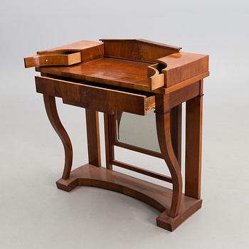 A 1820-1840s dressing table.