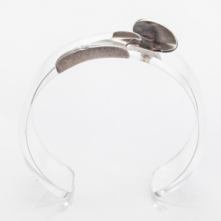 Björn Weckström, a sterling silver and acrylic bracelet 'Silver smoke' Lapponia 1988.