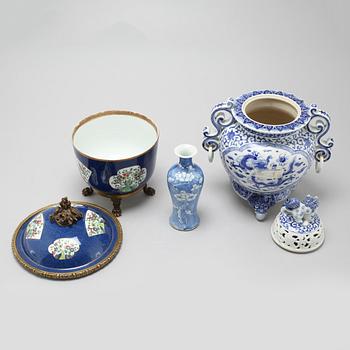 To censers and a vase, Chinese and Japanese, 19/20th Century.