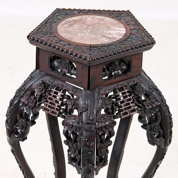 PIEDESTAL, orientalisk, 1900-tal.